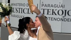 (VIDEO) ¡Periodista peloteril se casó con un empresario mayor que ella!