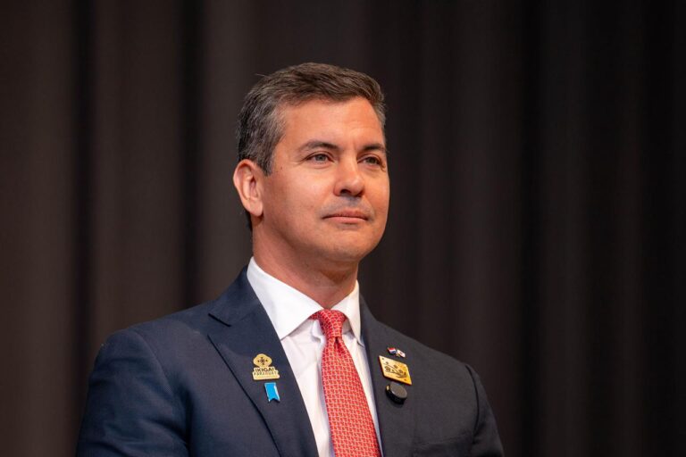 Anuncian que fue hackeada la cuenta del presidente Santiago Peña