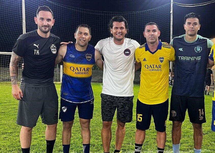 Nelson Haedo trajo a su amigo futbolista alemán a jugar partidí y pikivóley en Oviedo