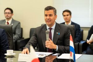Santi Peña presume 44.000 óga pyahu