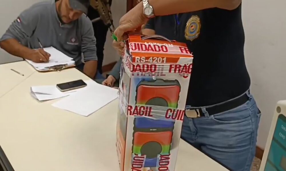 Pillaron droga en un parlante que llegó de encomienda