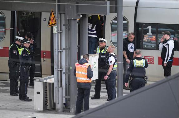 Una mujer de 39 años deja a varias personas heridas tras un ataque con cuchillo