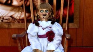 ¡Hesukena! ¿La muñeca diabólica “Annabelle” escapó de su urna y armó sarambí?