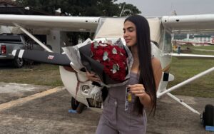 ¡Ja’úta la sopa! ¡La piloto sexy Nara Arzamendia recibió propuesta de casorio!