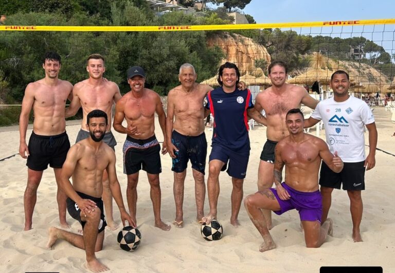 ¡Oikoporã Haedo! ¡Pikivóley con los amigos, en playa de Mallorca!