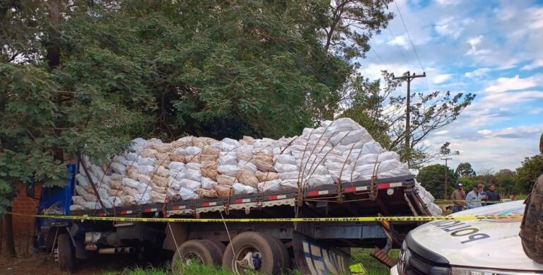 Camionero muere atrapado por el cardán de su propio rodado