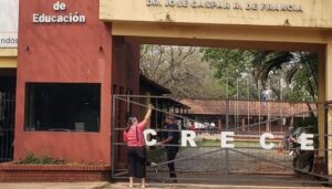 Mitakuña abandona colegio sin ser vista y la encuentran llorando en una iglesia