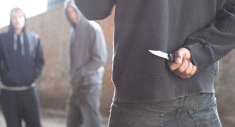 Hermanos acuchillaron vaipaite a un hombre en Villarica