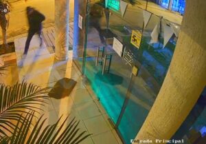 (VIDEO)Poli ojapi y mató a un delincuente durante balacera en Fernando de la Mora