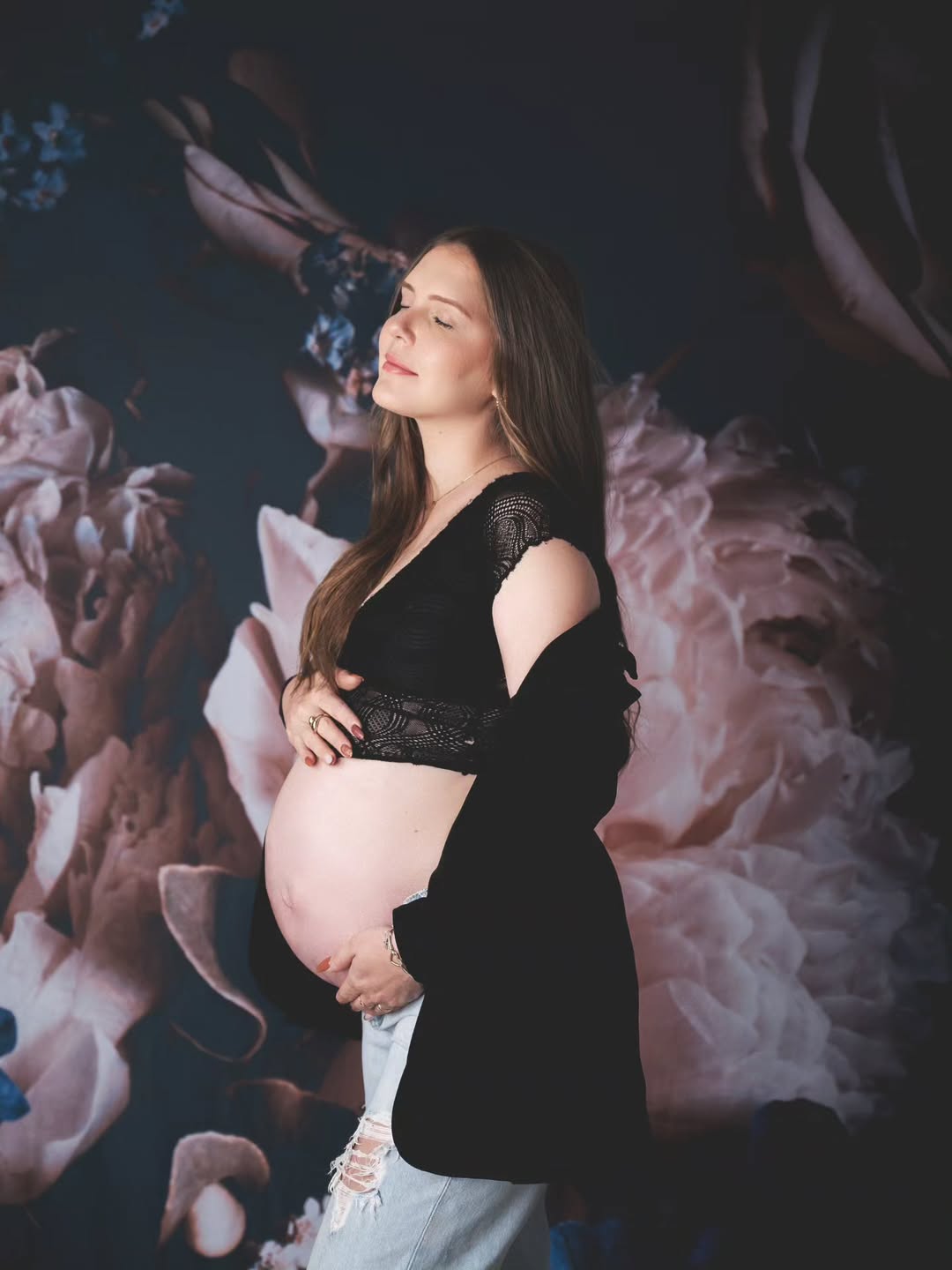 (GALERÍA) ¡Chulinísima! La doña de Alfio Oviedo compartió su tierna sesión de fotos pre-parto!