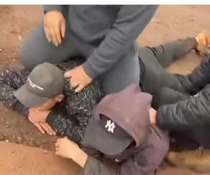 (VIDEO)Camioneros atraparon a ladrones de baterias en plena acción