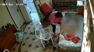 (VIDEO)Imputan a cuidadora de hogar de ancianos por maltratar a un abuelito