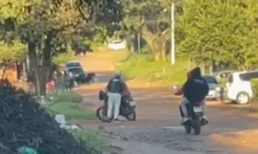 (VIDEO)Polis se enfrentaron a tiros con motochorros y uno quedó herido