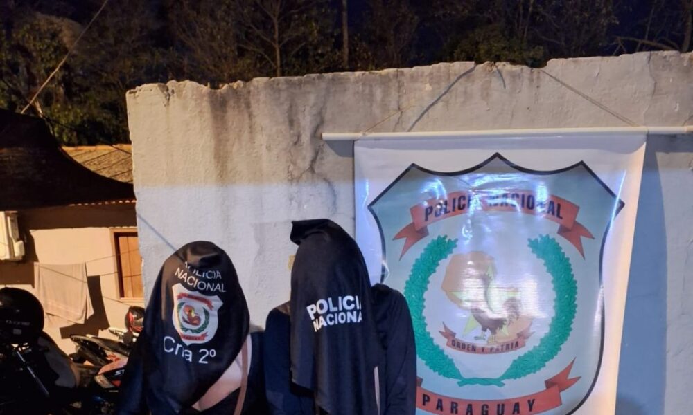 Transexuales detenidos por golpear y robar el celu a un abogado