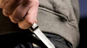 Arriero apuñala varias veces a su ex y a la hija de la mujer por negarse a aceptar el fin de la relación