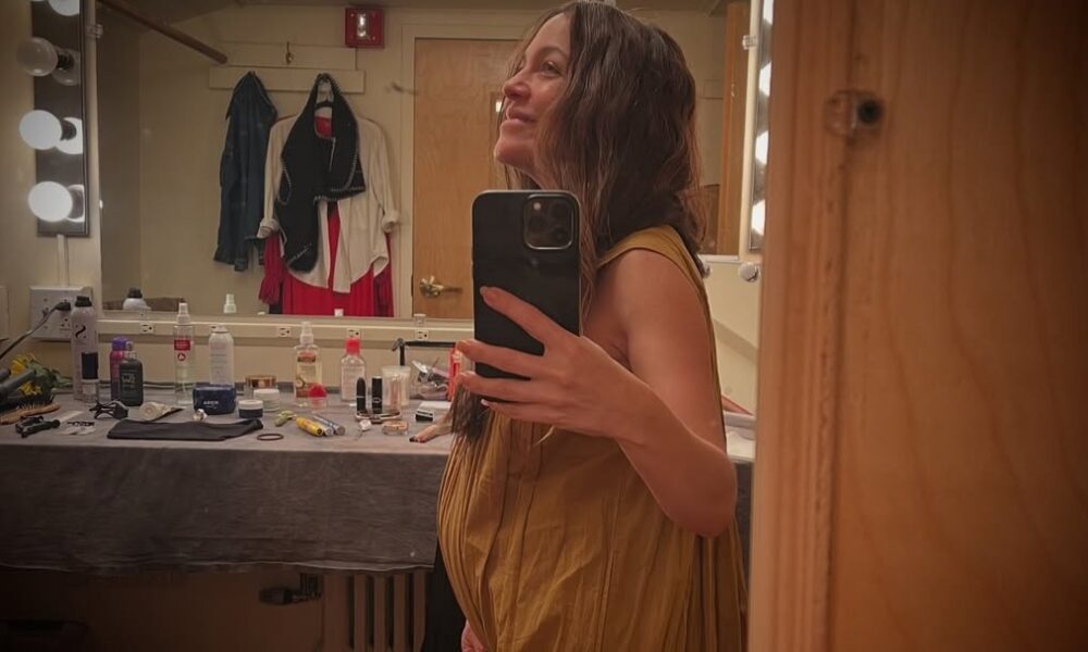 (GALERÍA) ¡Cantante contó que está embarazada a los 41 años!