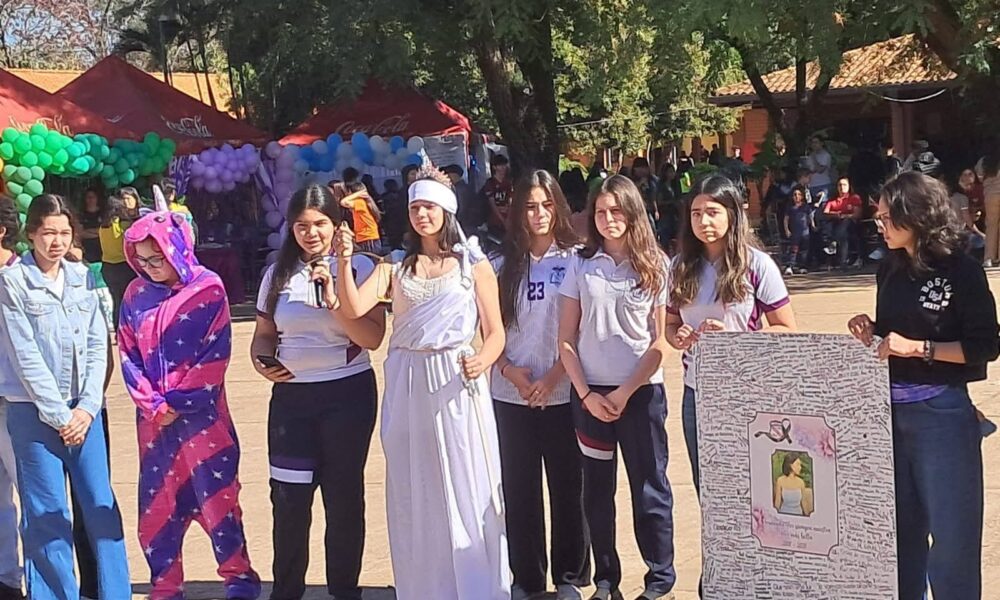 Compas de María Fernanda exigieron justicia en un acto escolar