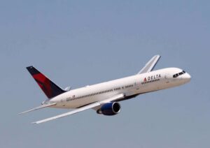 Un avión aterrizó de emergencia en una isla remota del Atlántico tras una falla de motor