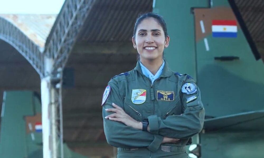 ¡Destacan a la primera mujer paraguaya en manejar avión de combate Tucano!