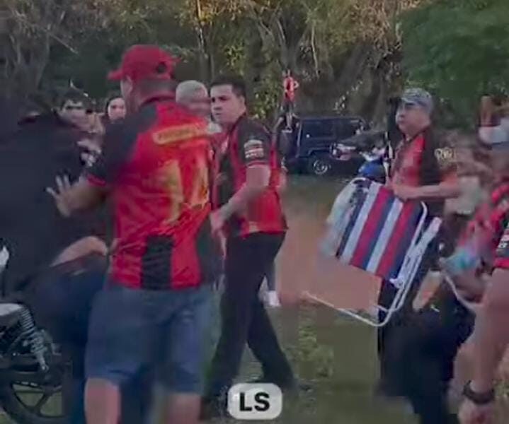 (VIDEO)Presi de la Liga Yaguaronina ligó tongazos tras un partido