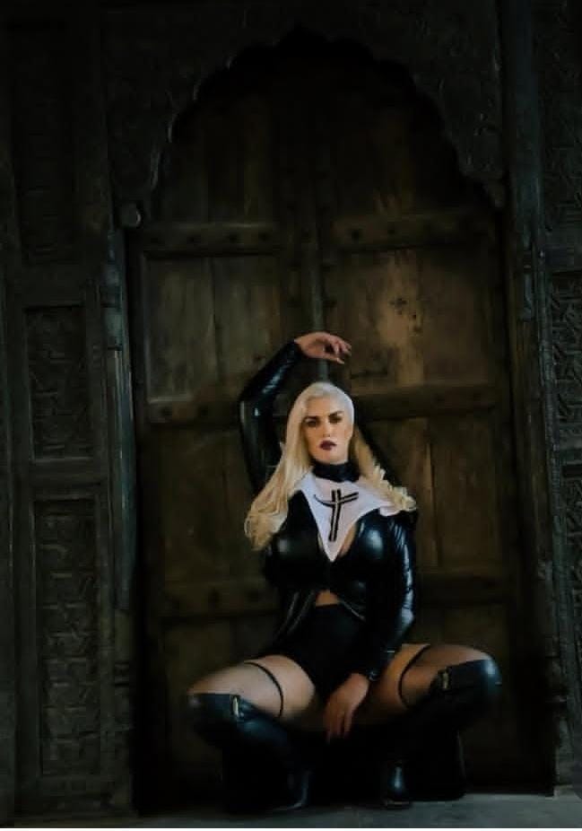 Popular / Lilian Ruiz apareció como una religiosa sexy y encendió la