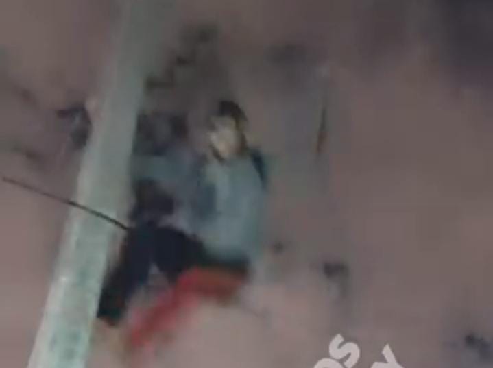 (VIDEO)¡Polis sorprenden a “chespirito” con las manos en la masa!