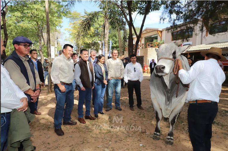 Horacio Cartes visitó la Expo Paraguay 2025 y destacó la fuerza productiva del campo