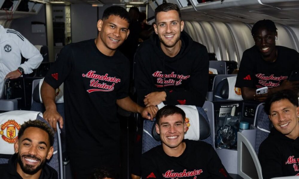 ¡Ooooita Diego León! ¡En primera clase, con las estrellas del United rumbo a Chicago!