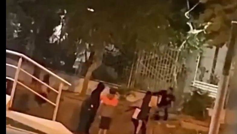 (VIDEO)Infeliz pateó y noqueó a yiyi tras una farra
