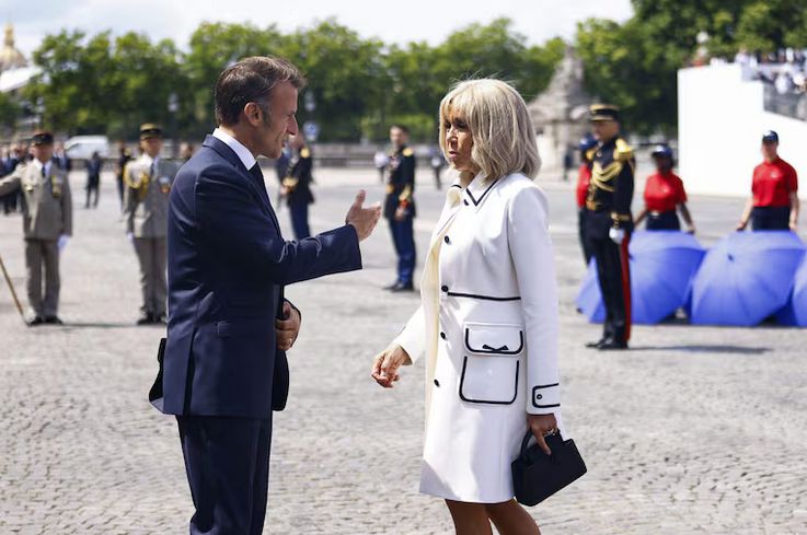 Macron demanda a influencer que dijo que la primera dama de Francia es un hombre