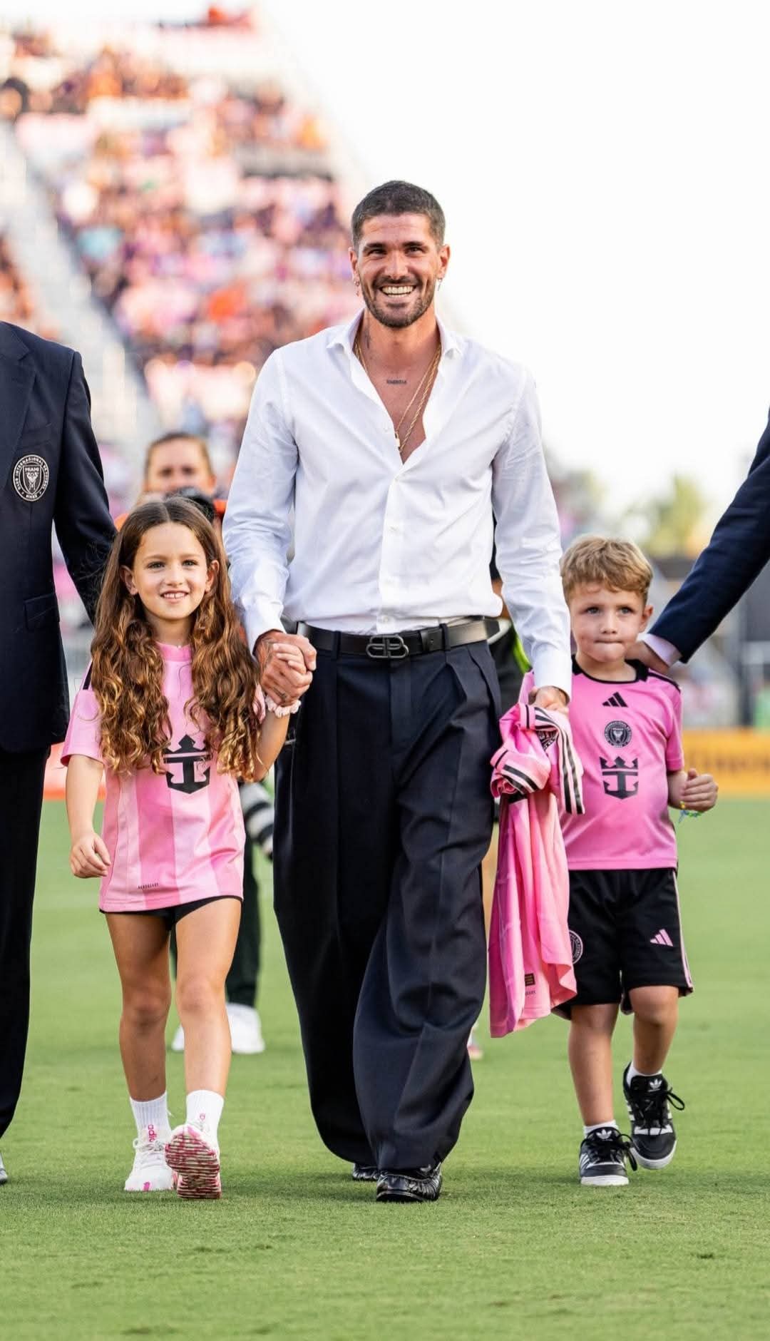 ¡Tini y De Paul blanqueron su “vuelta” en presentación del Inter de Miami!