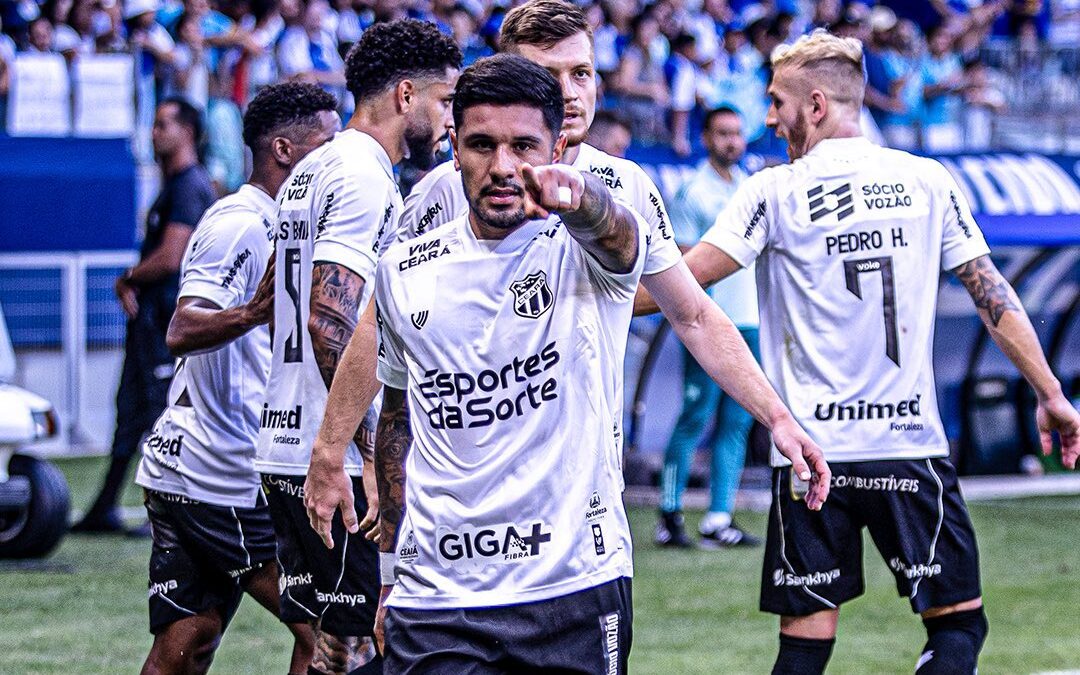 Ex delantero de Cerro Antonio  Galeano metió doblete ante Cruzeiro