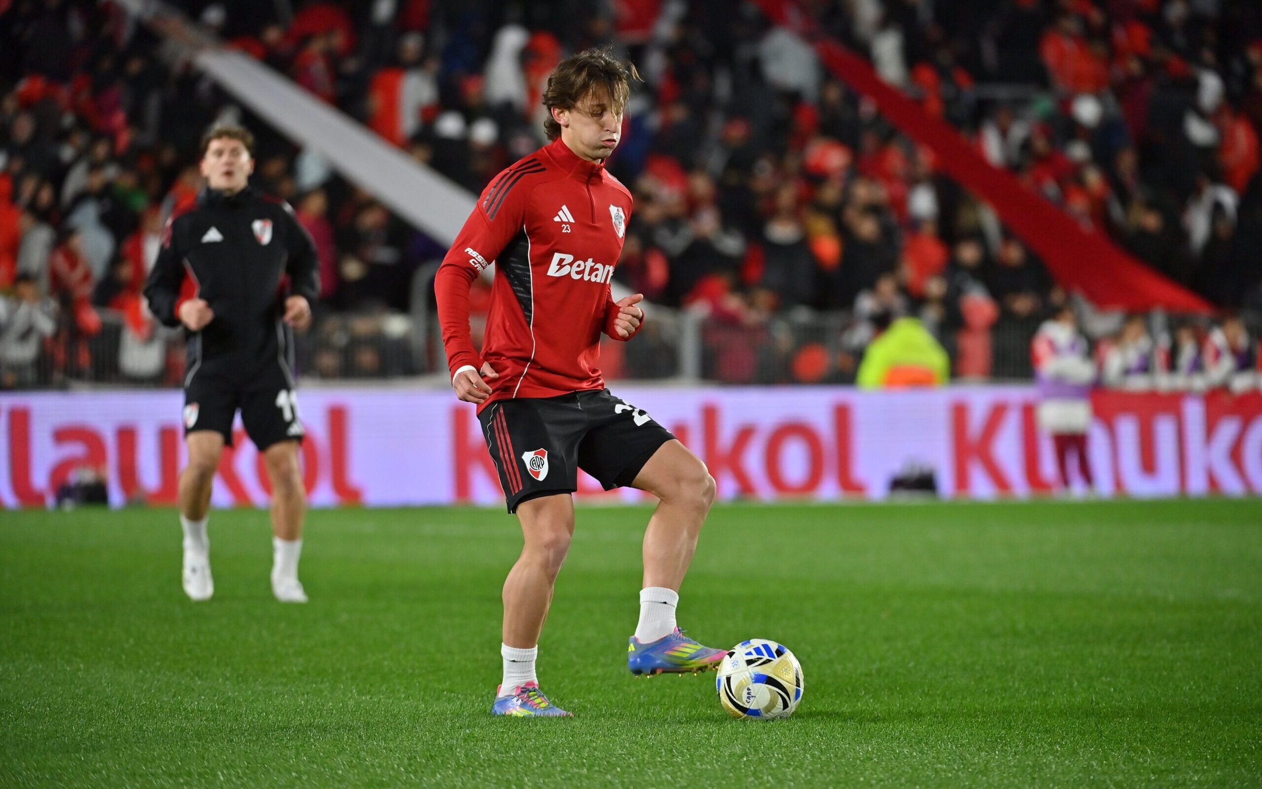 ¡Galarza debutó de titular en River y ya se ganó sus primeros aplausos!