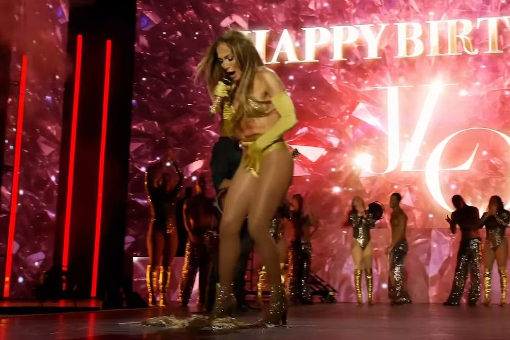 (VIDEO) Jennifer Lopez sufrió un problema de vestuario en pleno concierto: “Me alegro de haber llevado ropa interior”