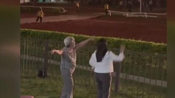 ¡Doña se hizo viral por bailar todas las canciones de Chayanne: “Es el padrastro de mis hijas”