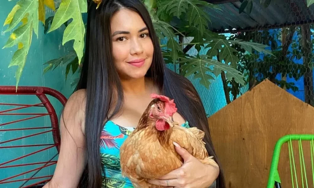 (VIDEO) ¡La gallina Hortensia anda celosa de la nueva mascota de Laurys Dyva!