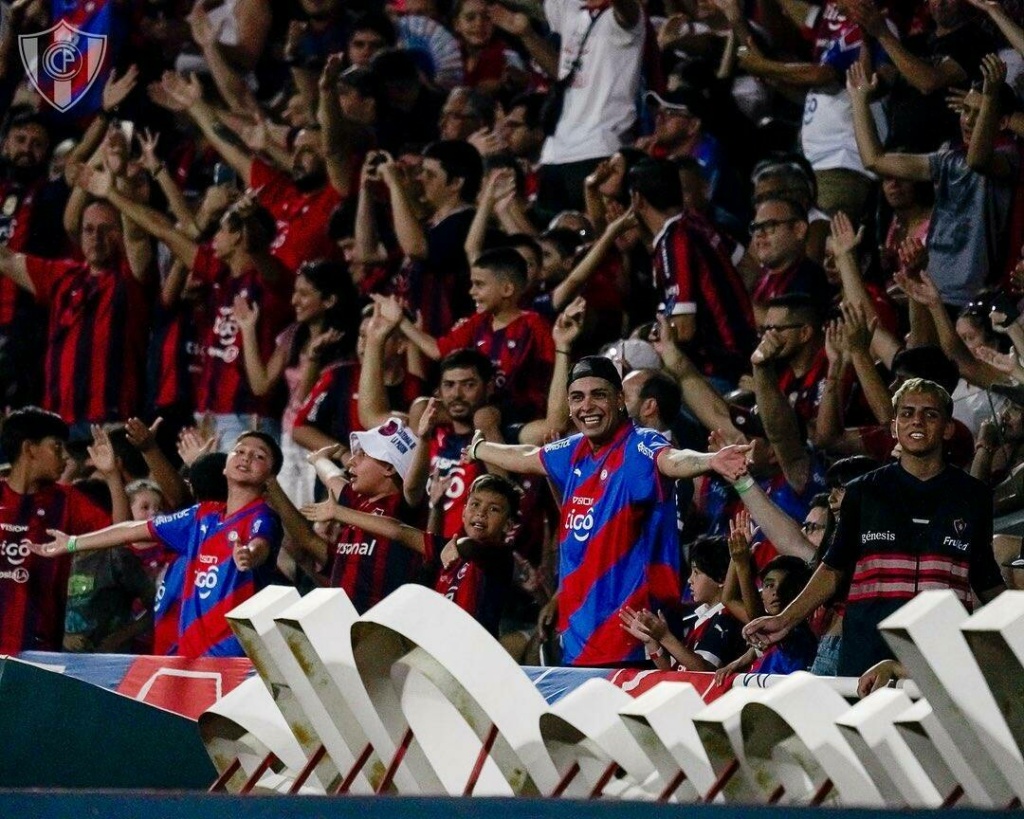 (VIDEO) ¡”Callejero fino” alentó ayer al Ciclón y ya soltó su pronostico para el clásico!