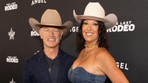 ¡Actor se niega a besar a otra que no sea su doña!