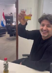 ¡Embajador de Israel le dio a los siete tragos del carrulim!