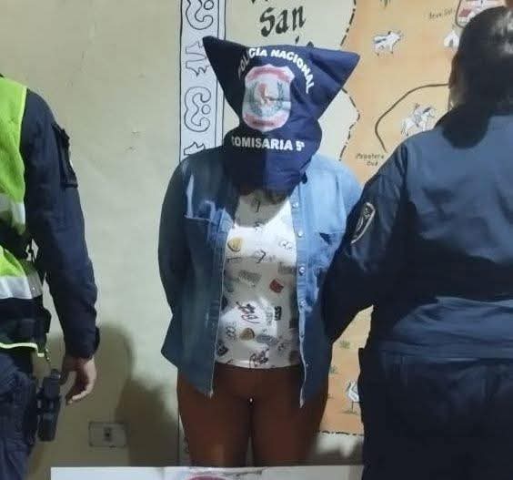 ¡Doña peleó con su ména y le clavó en seco!