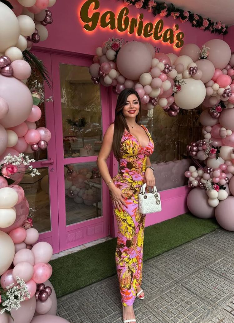 ¡Aclaró que se mantiene sola y gracias a su spa de uñas!