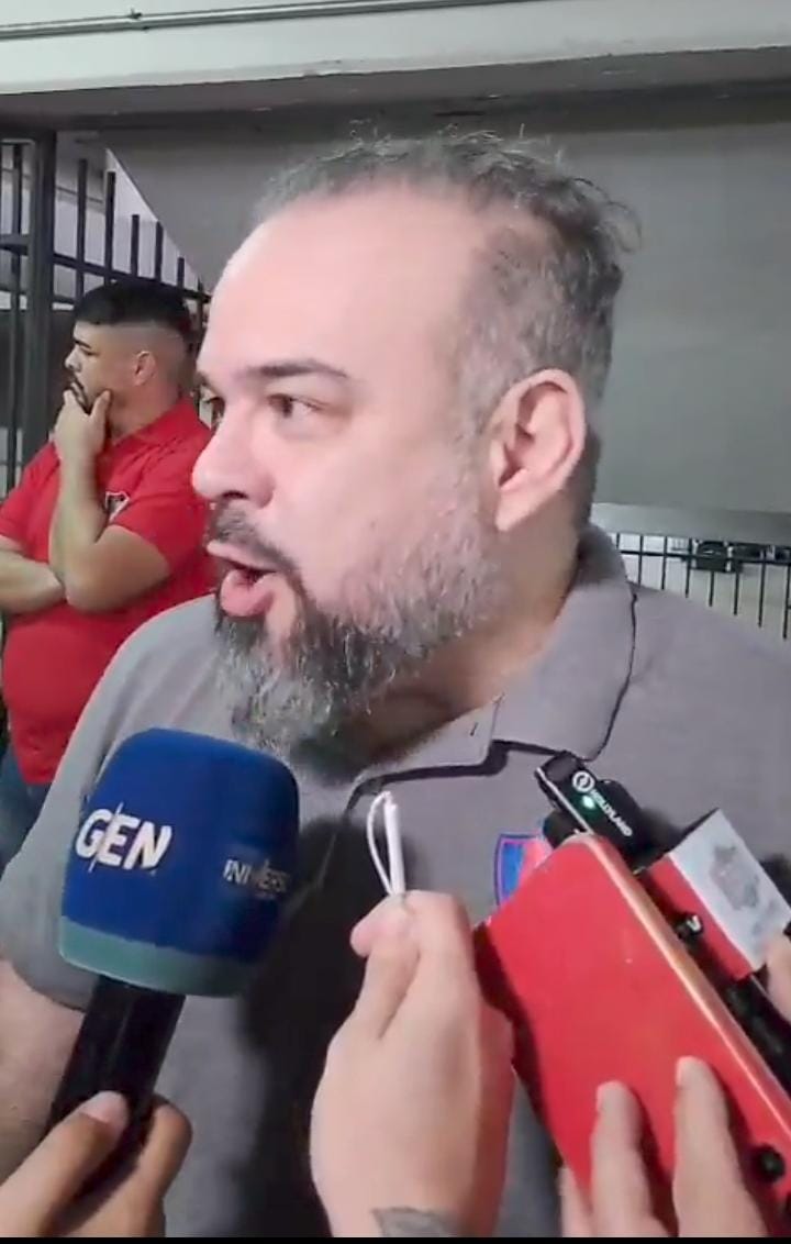 Ariel Martínez tiró bombita contra olimperos: “Hasta la inteligencia artificial le discutió”