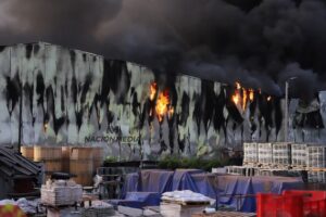 Doce depósitos afectados por incendio en el centro logístico de NSA en Luque