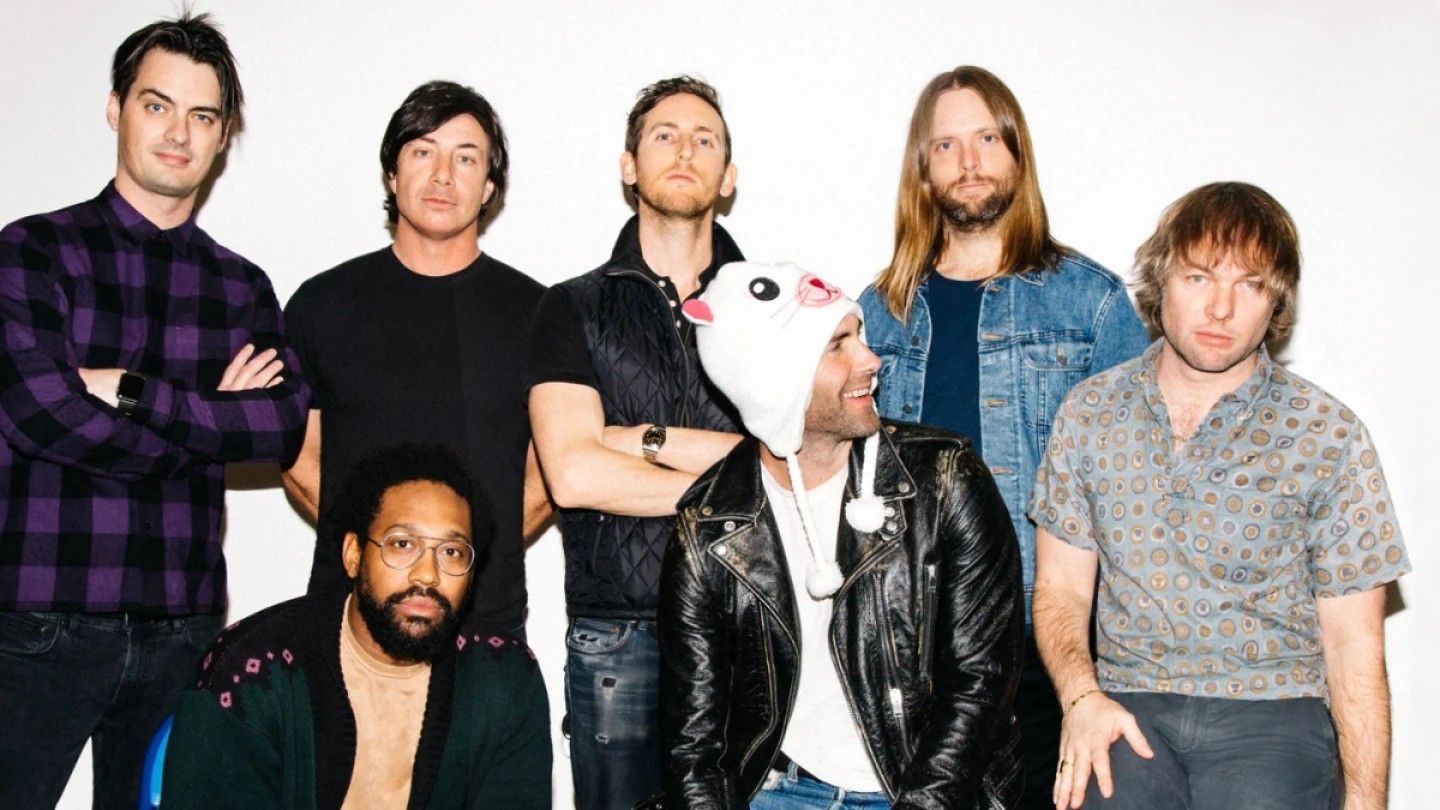 ¡Exintegrante de Maroon 5 denunciado por garrotear a su doña!