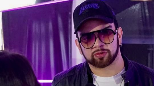 (VIDEO) ¡Le pidieron prestado su “bulto”!