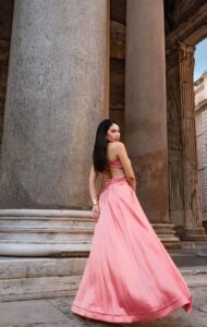 Así posó esta Miss y abogada por los lugares más lindos de Roma