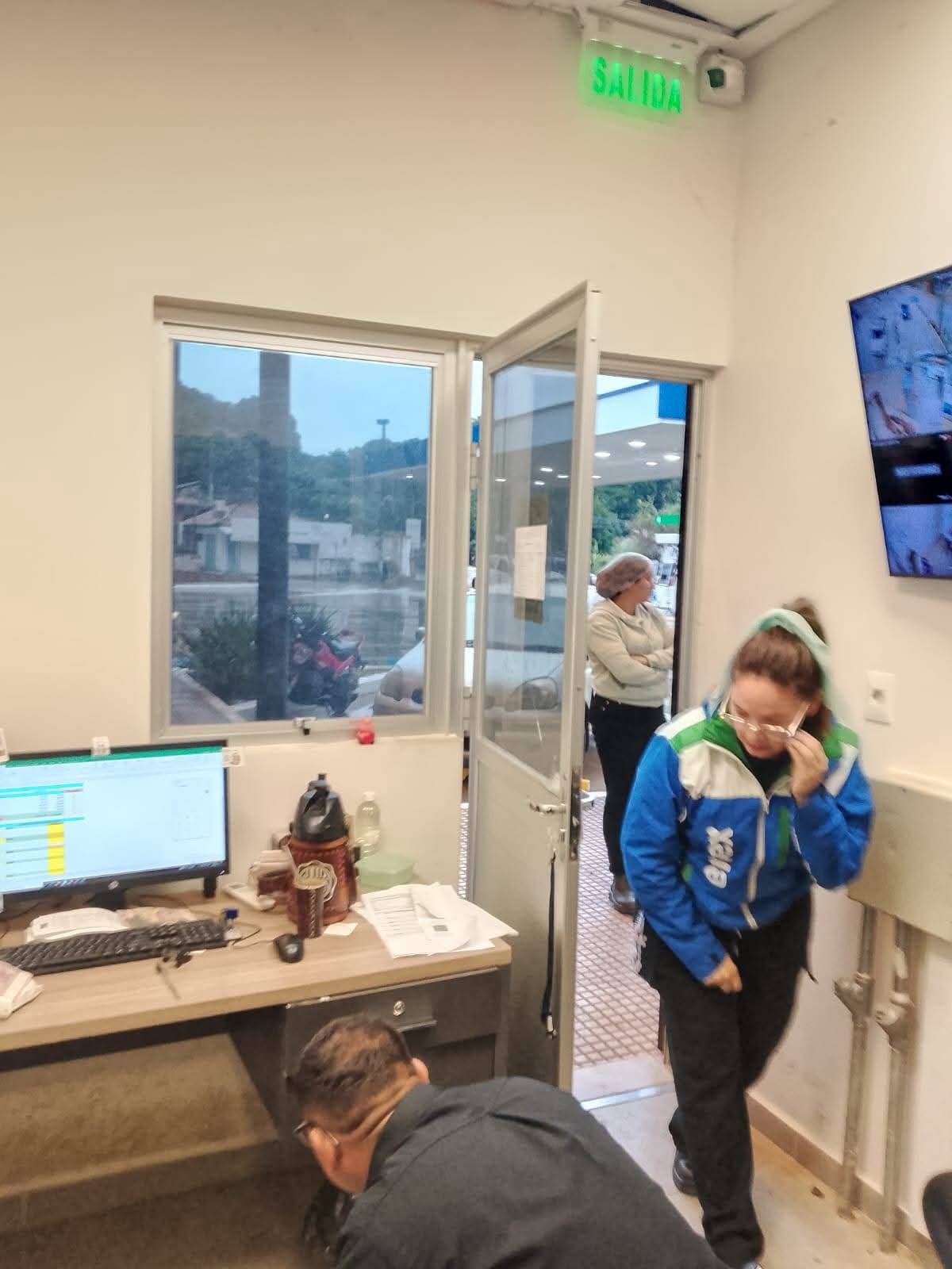Motochorros atacaron estación de servicios y se llevaron 20 palos
