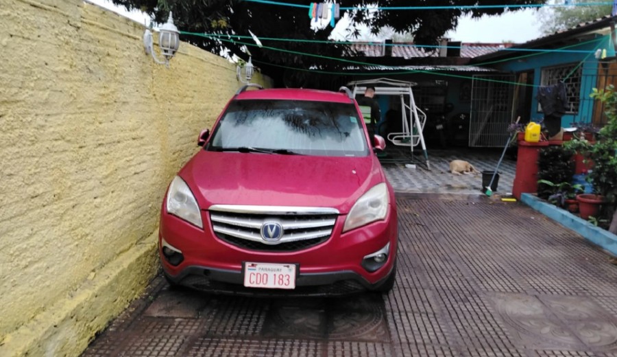Atentan a balazos contra una casa en Lambaré