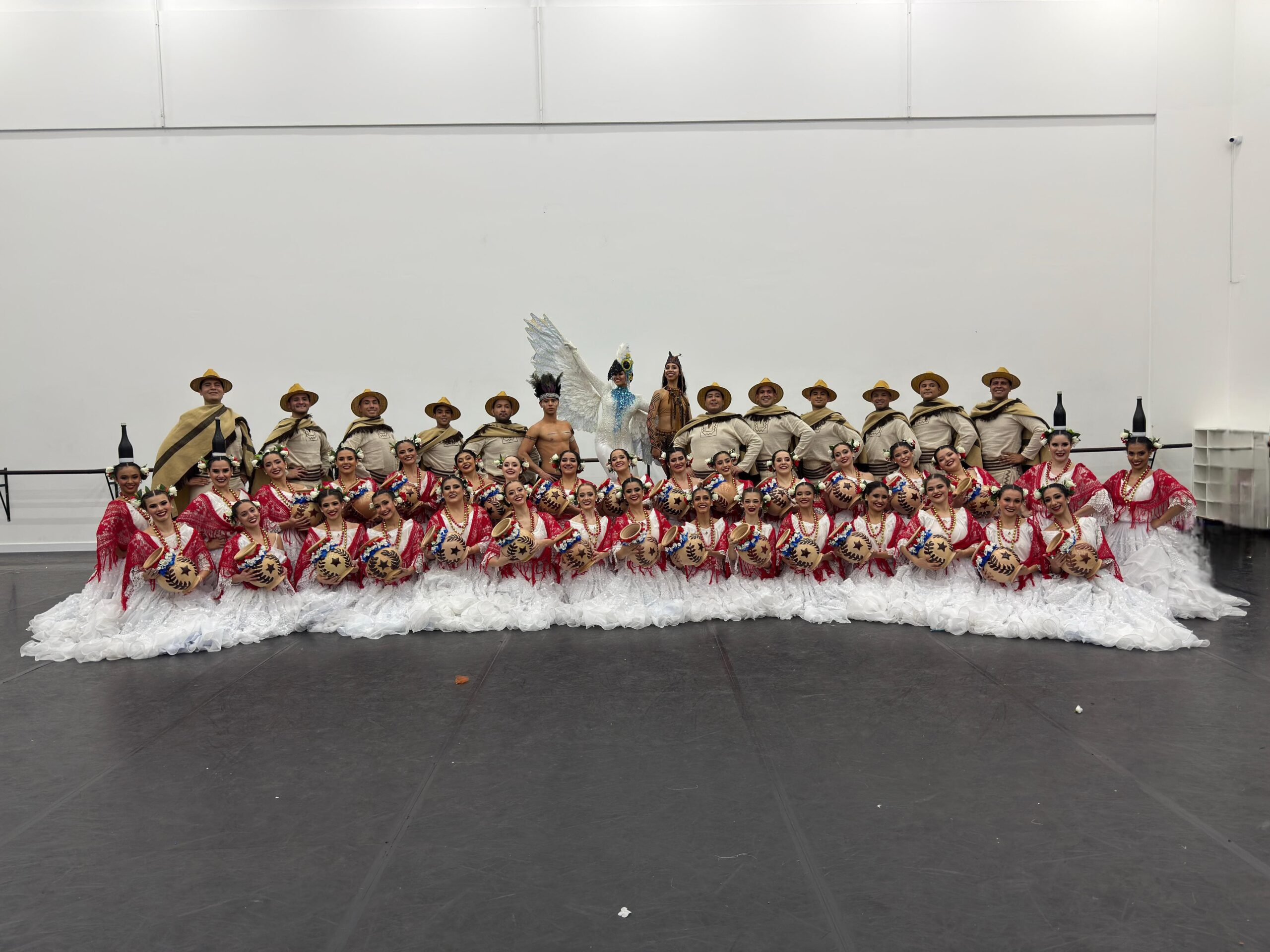 (GALERIA)¡Bailarines paraguayos ganaron primer puesto en rapailandia!