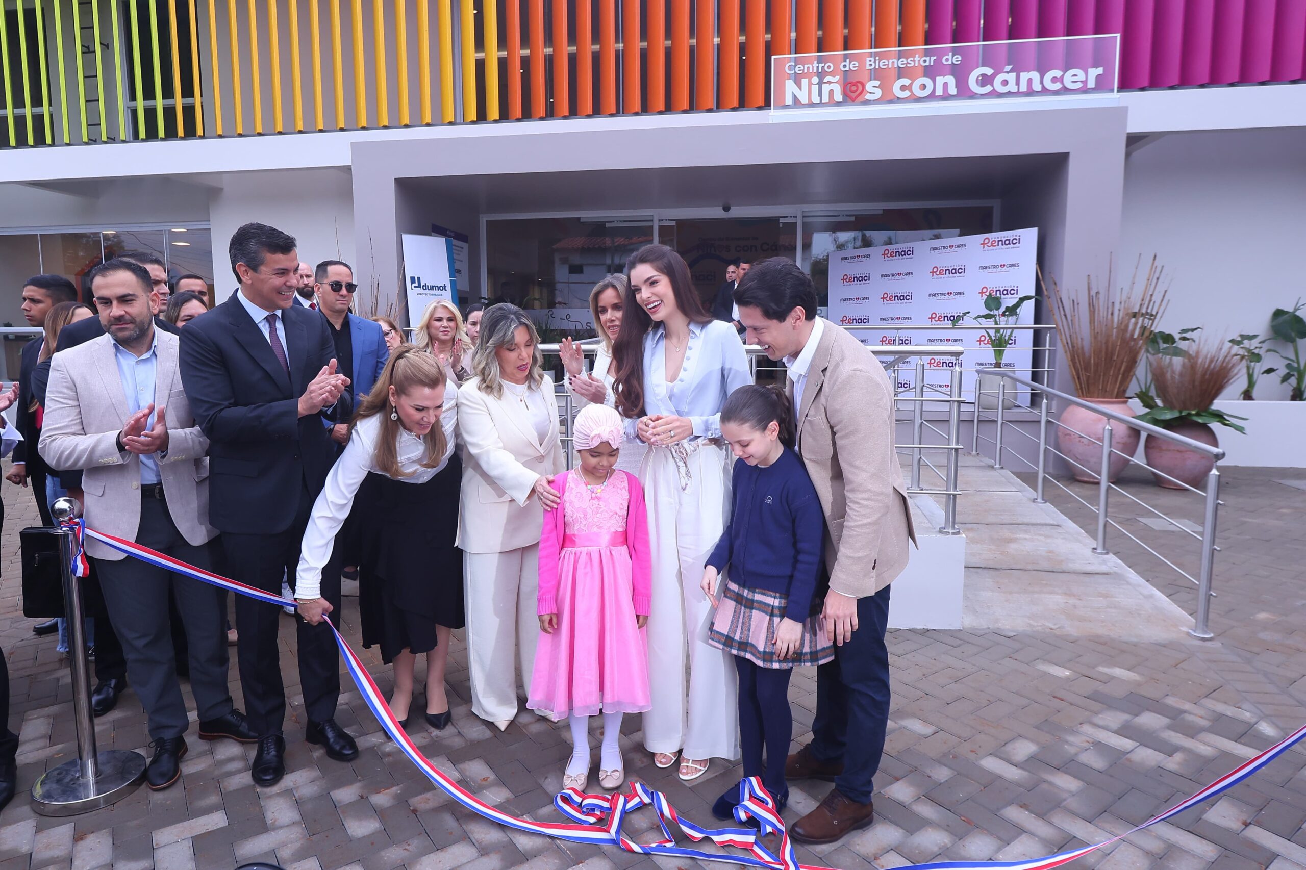 Un abrazo al alma: Nadia Ferreira inaugura con Santi Peña centro para niños con cáncer y emociona al país